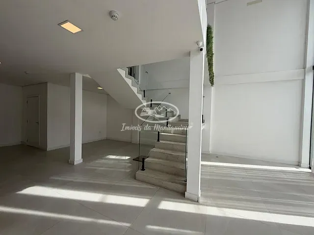 Conjunto comercial com 307m², para alugar, no bairro Penedo (Penedo) em Itatiaia