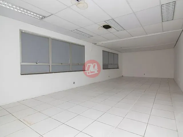 Conjunto comercial com 75m², para alugar, no bairro Centro Histórico em Porto Alegre
