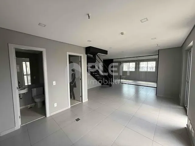 Conjunto comercial com 117m², para alugar, no bairro Moema em São Paulo