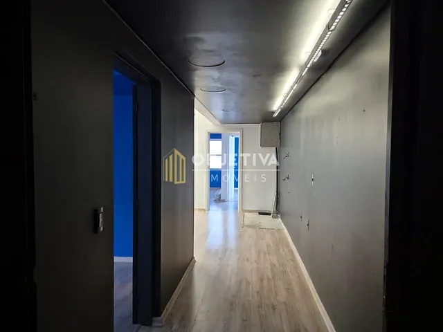 Conjunto comercial com 214m², à venda, no bairro Floresta em Porto Alegre