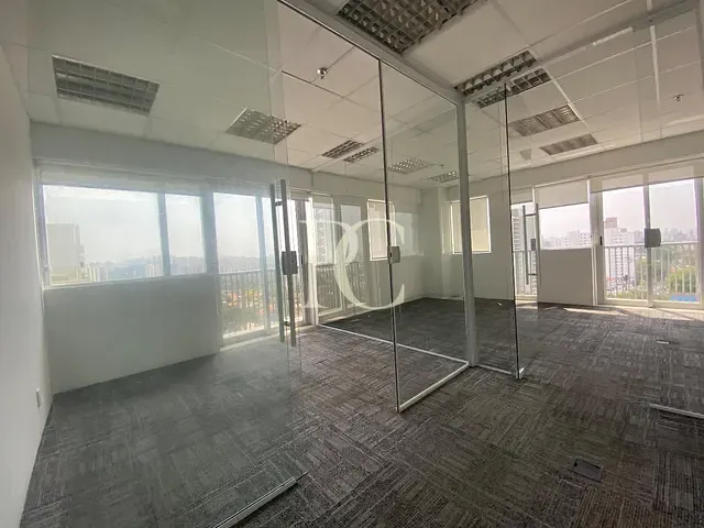 Conjunto comercial à venda, no bairro Santo Amaro em São Paulo