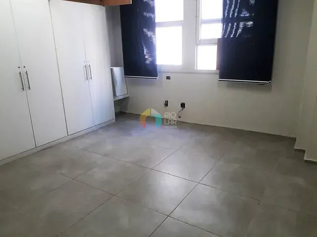 Conjunto comercial com 180m², à venda, no bairro Centro em Rio de Janeiro