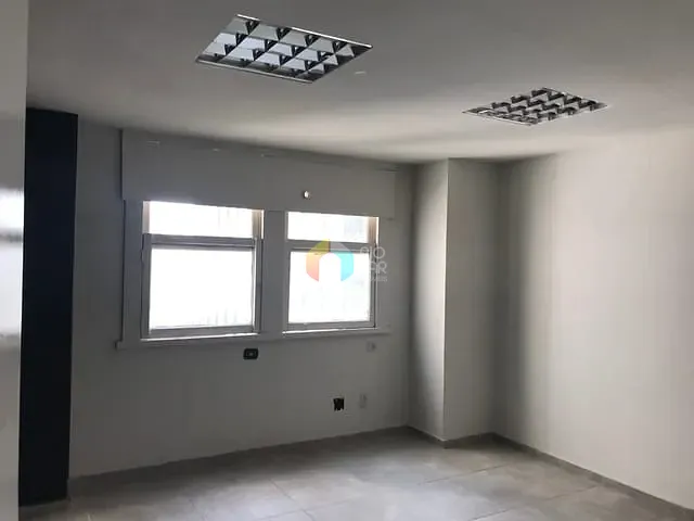 Conjunto comercial com 180m², à venda, no bairro Centro em Rio de Janeiro