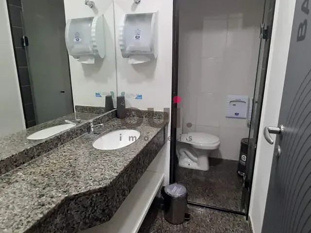 Conjunto comercial para alugar, no bairro Vila Olímpia em São Paulo