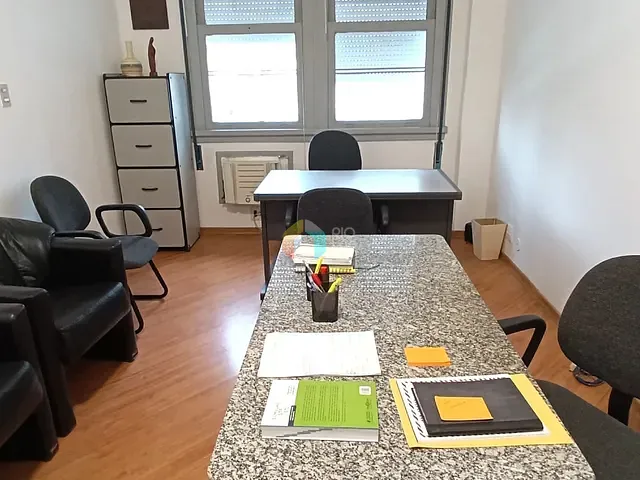 Conjunto comercial com 18m², à venda, no bairro Centro em Rio de Janeiro