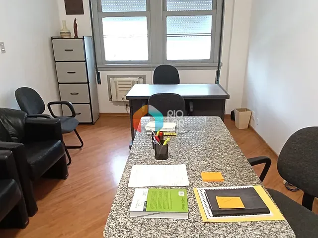 Conjunto comercial com 18m², à venda, no bairro Centro em Rio de Janeiro