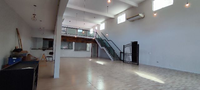 Conjunto comercial à venda ou para alugar, no bairro Centro em Bertioga