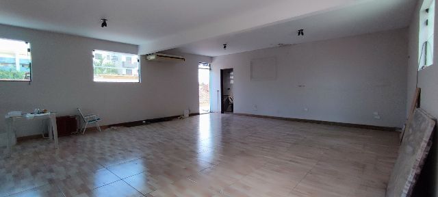 Conjunto comercial à venda ou para alugar, no bairro Centro em Bertioga