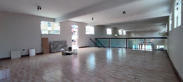 Conjunto comercial à venda ou para alugar, no bairro Centro em Bertioga