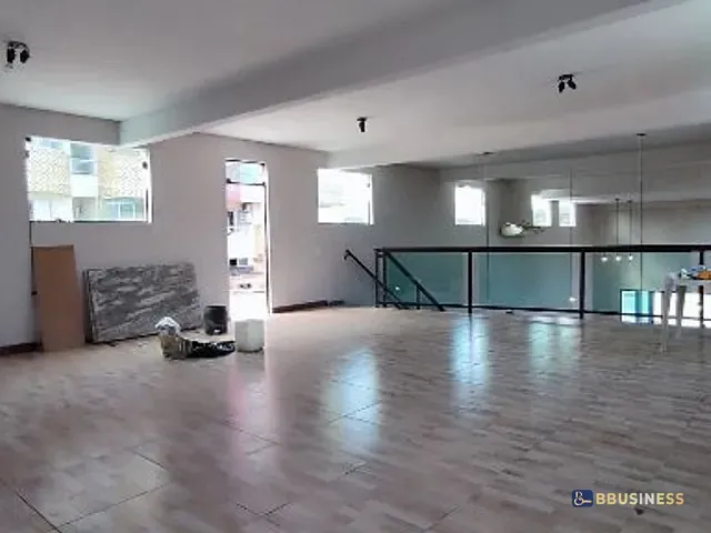 Conjunto comercial à venda ou para alugar, no bairro Centro em Bertioga