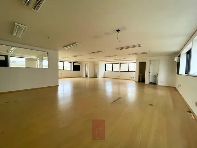 Conjunto comercial com 130m², à venda, no bairro Santa Cecília em São Paulo