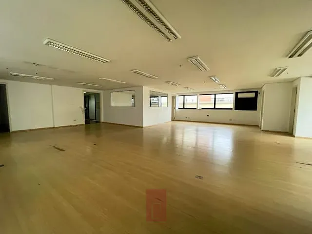 Conjunto comercial com 130m², à venda, no bairro Santa Cecília em São Paulo