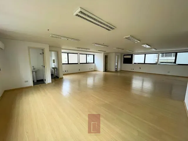 Conjunto comercial com 130m², à venda, no bairro Santa Cecília em São Paulo