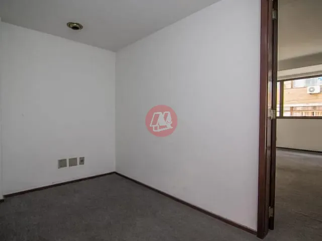 Conjunto comercial com 41m², para alugar, no bairro Centro Histórico em Porto Alegre
