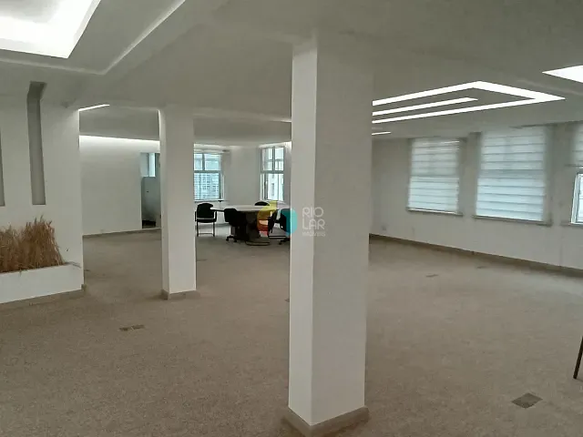 Conjunto comercial com 180m², à venda, no bairro Centro em Rio de Janeiro