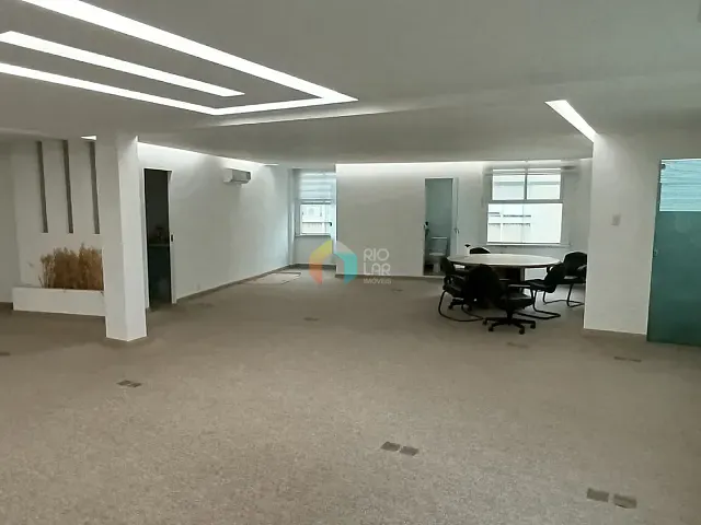 Conjunto comercial com 180m², à venda, no bairro Centro em Rio de Janeiro
