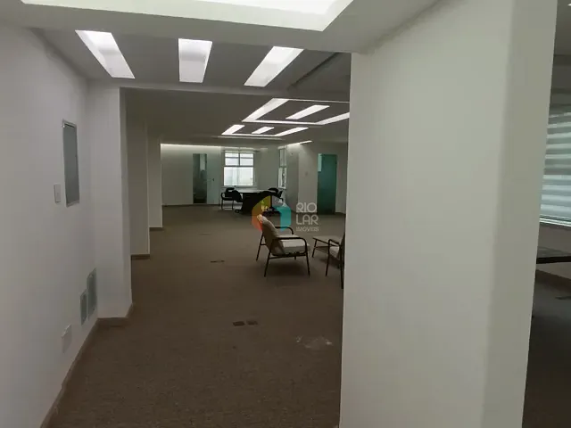 Conjunto comercial com 180m², à venda, no bairro Centro em Rio de Janeiro