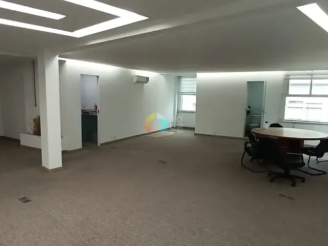 Conjunto comercial com 180m², à venda, no bairro Centro em Rio de Janeiro
