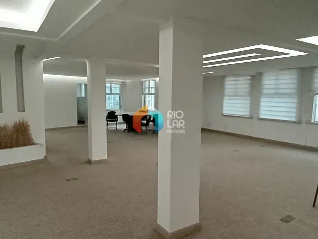 Conjunto comercial com 180m², à venda, no bairro Centro em Rio de Janeiro