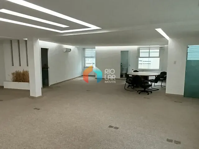 Conjunto comercial com 180m², à venda, no bairro Centro em Rio de Janeiro