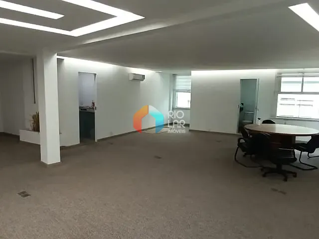 Conjunto comercial com 180m², à venda, no bairro Centro em Rio de Janeiro