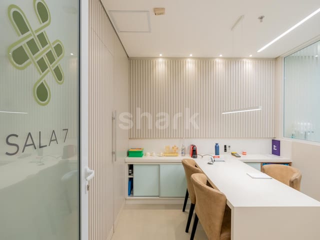 Conjunto comercial com 185m², à venda, no bairro Dezoito do Forte Empresarial/Alphaville. em Barueri