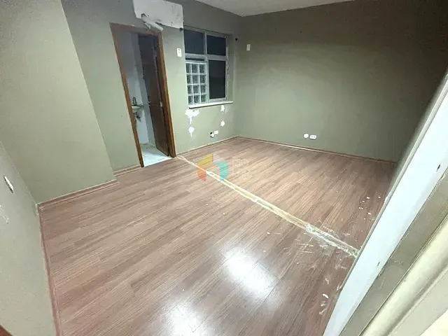Conjunto comercial com 100m², à venda, no bairro Centro em Rio de Janeiro