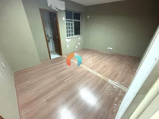 Conjunto comercial com 100m², à venda, no bairro Centro em Rio de Janeiro