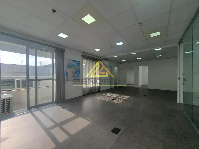 Conjunto comercial com 183m², para alugar, no bairro Barra Funda em São Paulo
