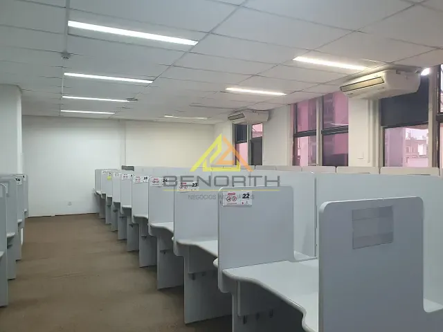 Conjunto comercial com 273m², para alugar, no bairro República em São Paulo