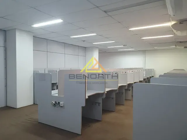 Conjunto comercial com 273m², para alugar, no bairro República em São Paulo