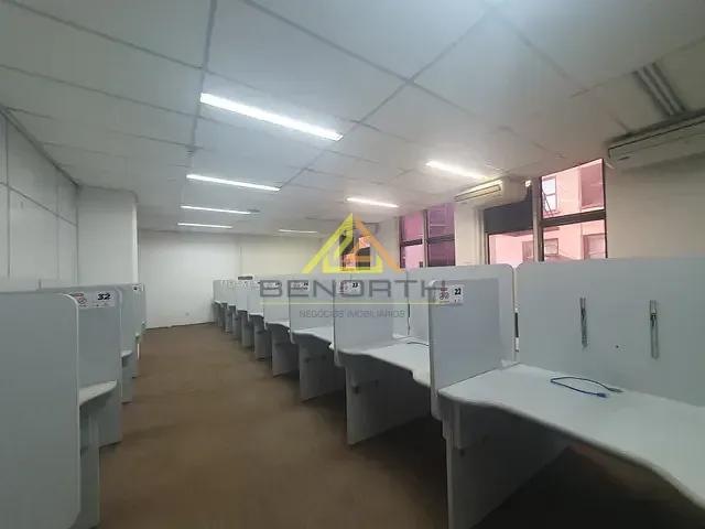 Conjunto comercial com 273m², para alugar, no bairro República em São Paulo