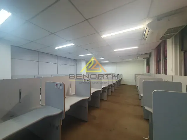 Conjunto comercial com 273m², para alugar, no bairro República em São Paulo