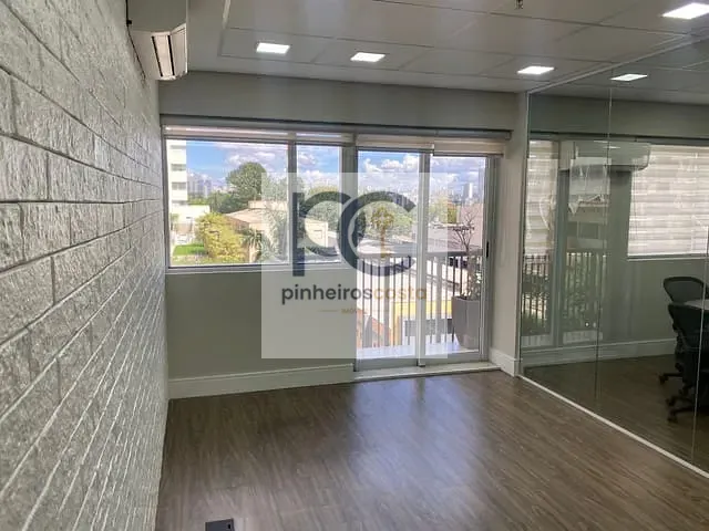 Sala para alugar, no bairro Santo Amaro em São Paulo
