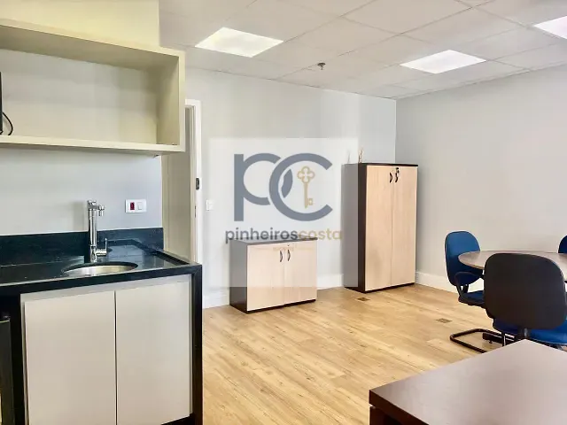 Sala para alugar, no bairro Santo Amaro em São Paulo