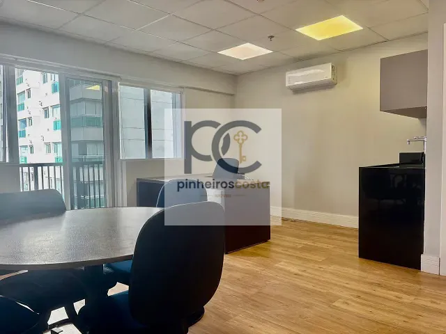 Sala para alugar, no bairro Santo Amaro em São Paulo