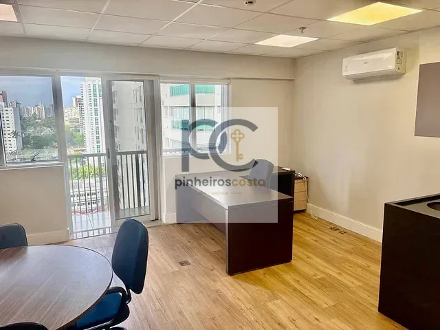 Sala para alugar, no bairro Santo Amaro em São Paulo
