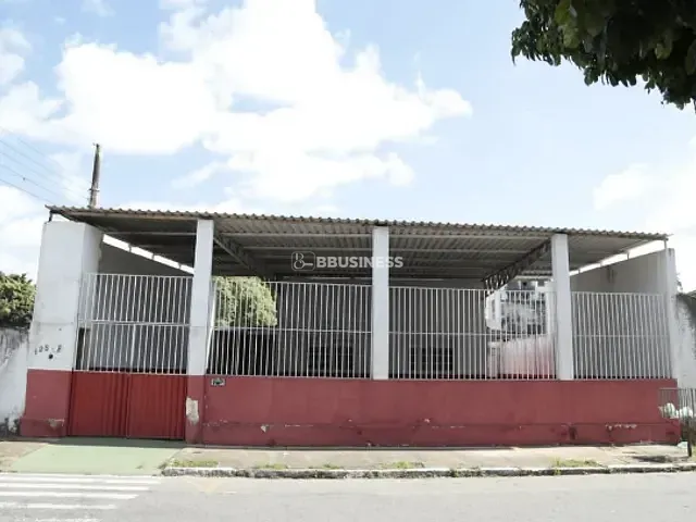 Conjunto comercial com 560m², à venda, no bairro Centro em Campos dos Goytacazes