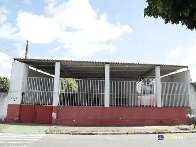 Conjunto comercial com 560m², à venda, no bairro Centro em Campos dos Goytacazes