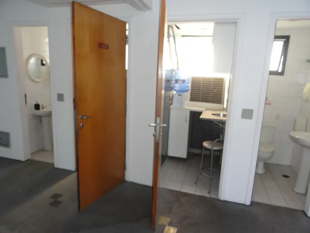 Conjunto comercial com 200m², para alugar, no bairro Vila Clementino em São Paulo