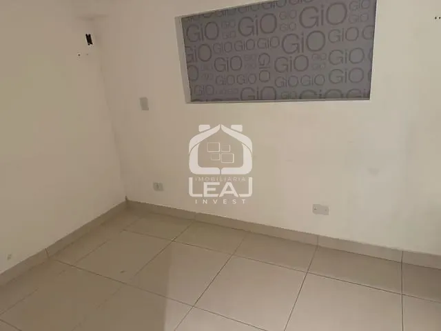 Sala com 210m², para alugar, no bairro Parque Maria Helena em São Paulo