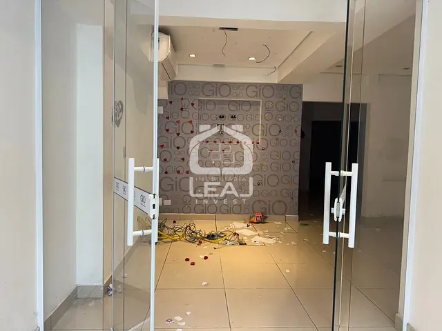 Sala com 210m², para alugar, no bairro Parque Maria Helena em São Paulo
