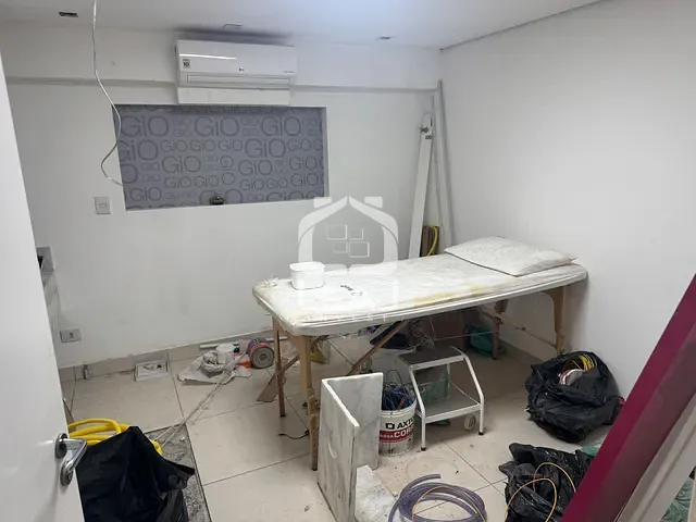 Sala com 210m², para alugar, no bairro Parque Maria Helena em São Paulo