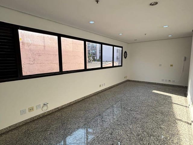Conjunto comercial com 30m², à venda, no bairro Vila Monte Alegre em São Paulo