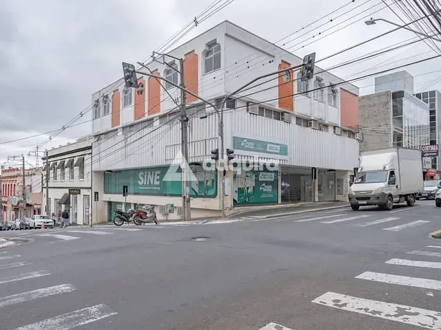 Conjunto comercial com 1124m², à venda ou para alugar, no bairro Centro em Ponta Grossa