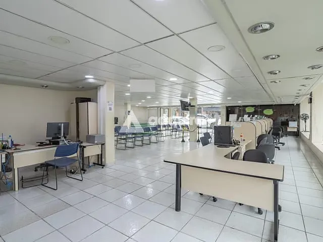 Conjunto comercial com 1124m², à venda ou para alugar, no bairro Centro em Ponta Grossa