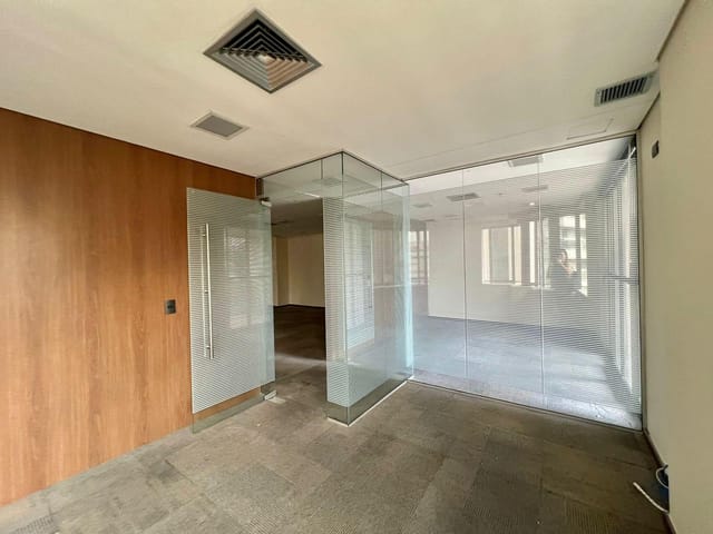 Conjunto comercial com 110m², à venda ou para alugar, no bairro Vila Olímpia em São Paulo