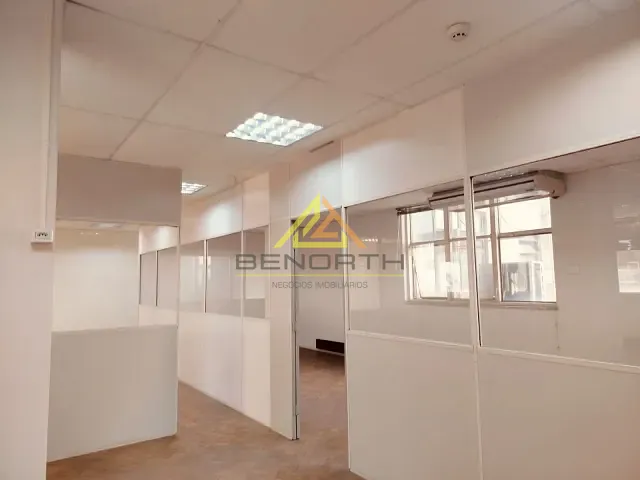 Conjunto comercial com 288m², para alugar, no bairro República em São Paulo