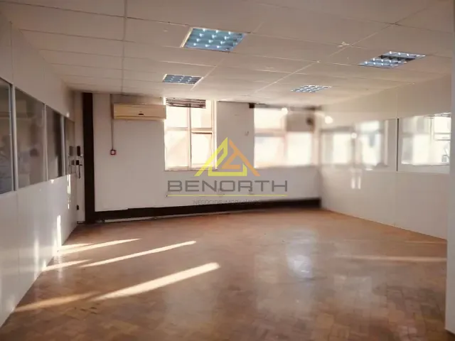 Conjunto comercial com 288m², para alugar, no bairro República em São Paulo