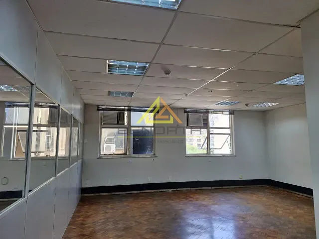 Conjunto comercial com 288m², para alugar, no bairro República em São Paulo